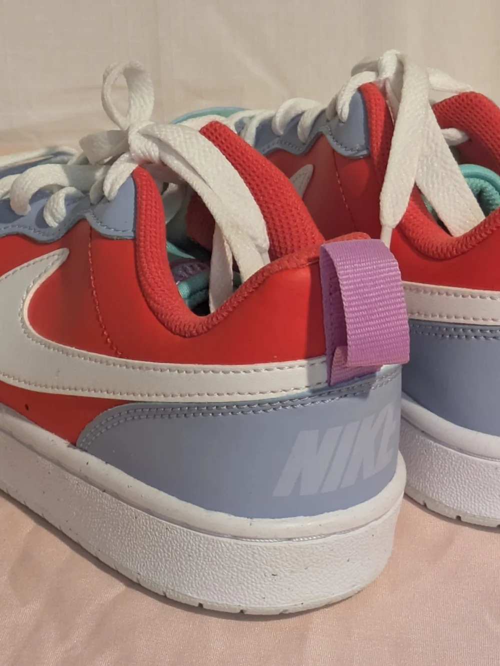 Nike red toe ret